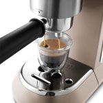 ⁦ماكينة قهوة إسبريسو De'Longhi Dedica Metallics Pump Espresso EC785.BG⁩ - الصورة ⁦5⁩